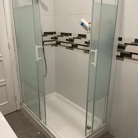 Quarto Iluminado Com Varanda 6 Rum i privatbostad Lisboa