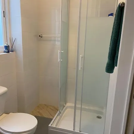 Quarto Iluminado Com Varanda 6 Rum i privatbostad Lisboa